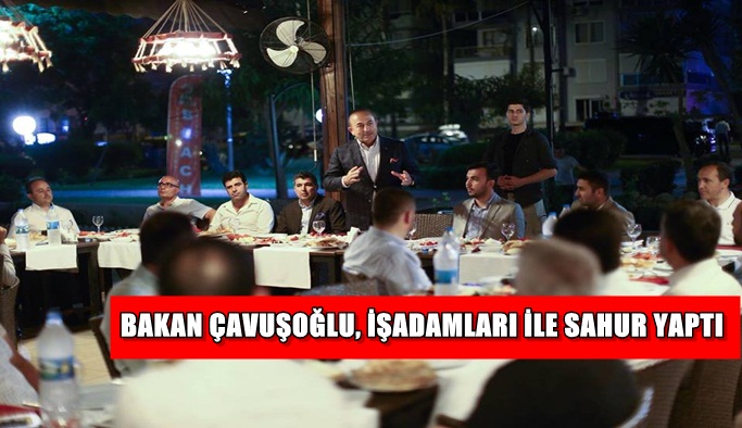 ‪Bakan Çavuşoğlu, işadamları ile sahur yaptı