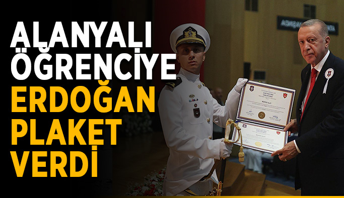 Cumhurbaşkanı Erdoğan’dan plaket aldı